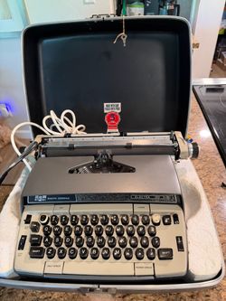Vintage Smith Corona Electric Electra 120 typewriter w/ case