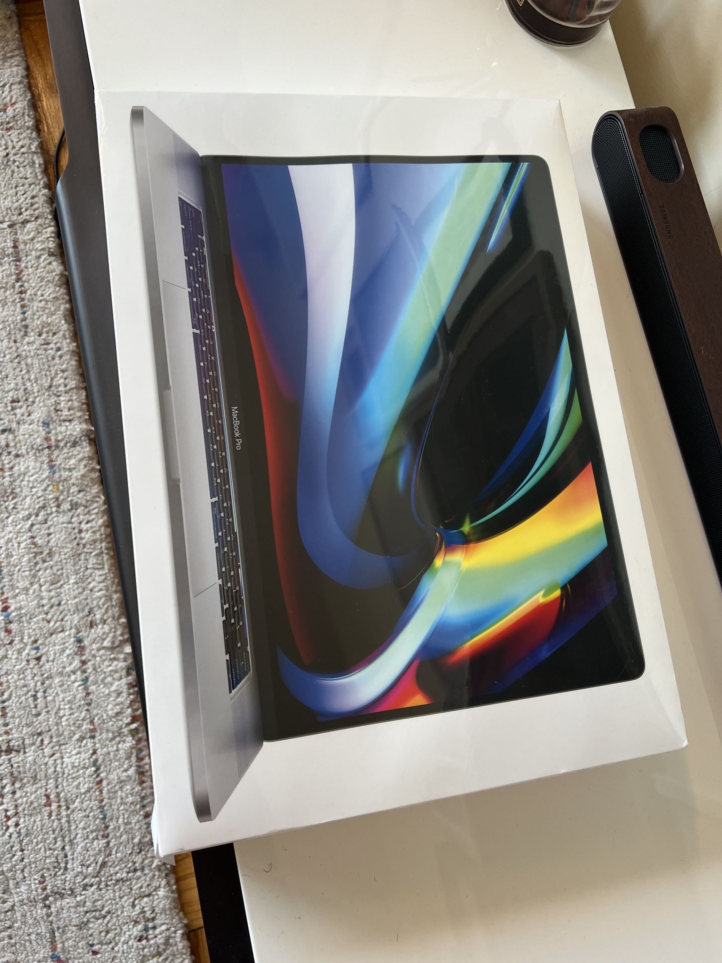 Macbook pro 16” , i9 2.4ghz, 512 SSD, 32GB Ram. please read the description