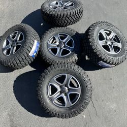 5 Jeep Wrangler Gladiator Rubicon 17" Factory OEM Wheels Rims and NEW LT265/70R17 M/T Tires 2024 Willy’s JK Unlimited 2007 JL Beadlock Commander Spare