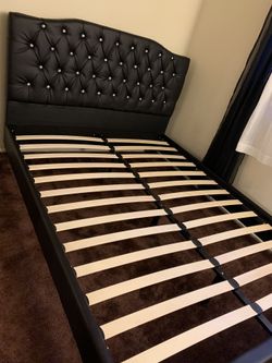 LOCATED IN LOS ANGELES CA BRAND NEW QUEEN BED FOR ONLY $300 MATTRESS INCLUDED 💥 $20 DELIVERY 💥NO SET UP💥 • We do not assemble • Brand new in bo