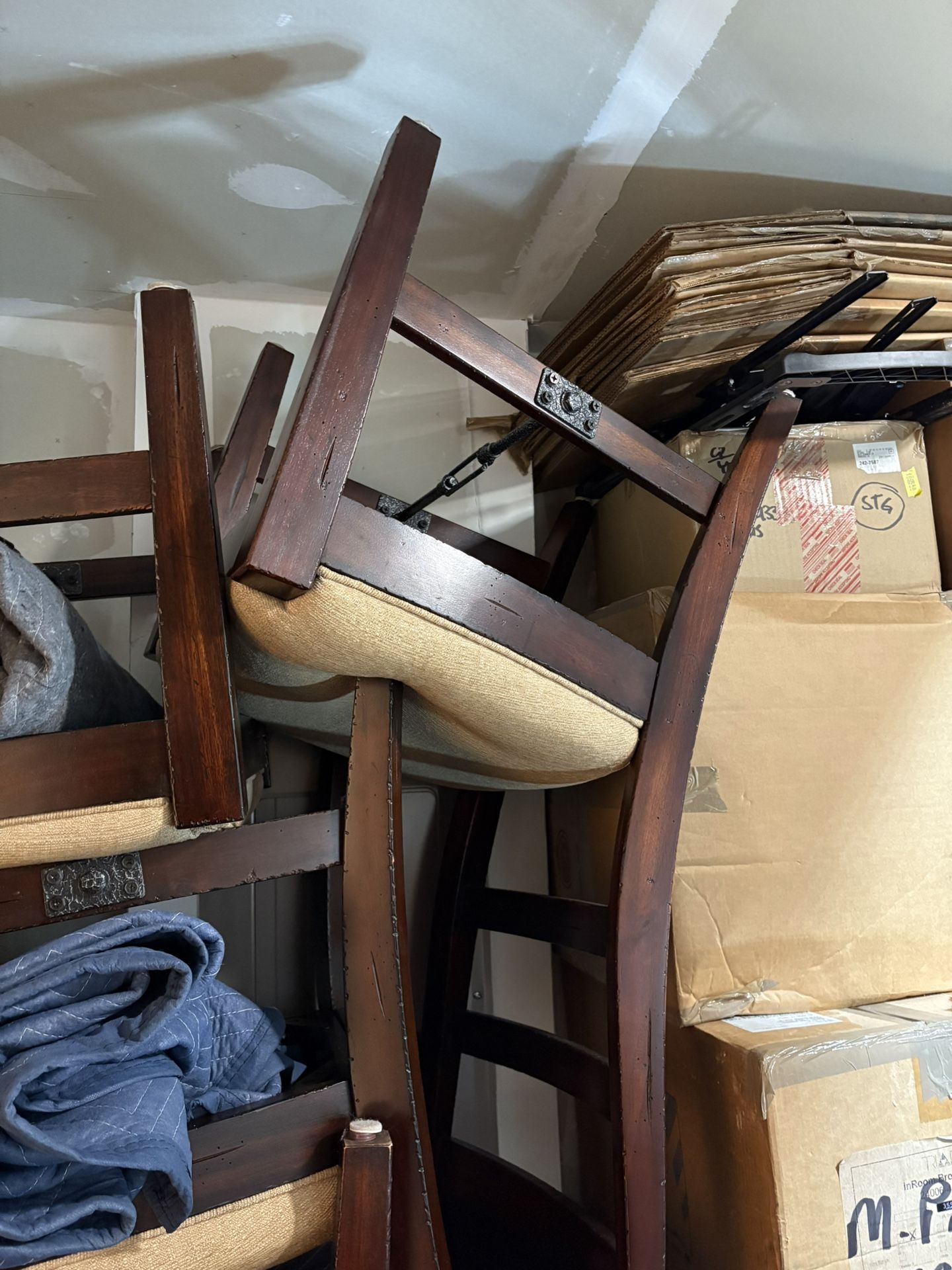 Desk And Dinning Chairs