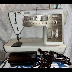 Singer Golden Touch & Sew II Deluxe Zig Zag Sewing Machine, Model 770