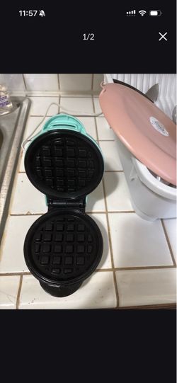 Mini waffle maker