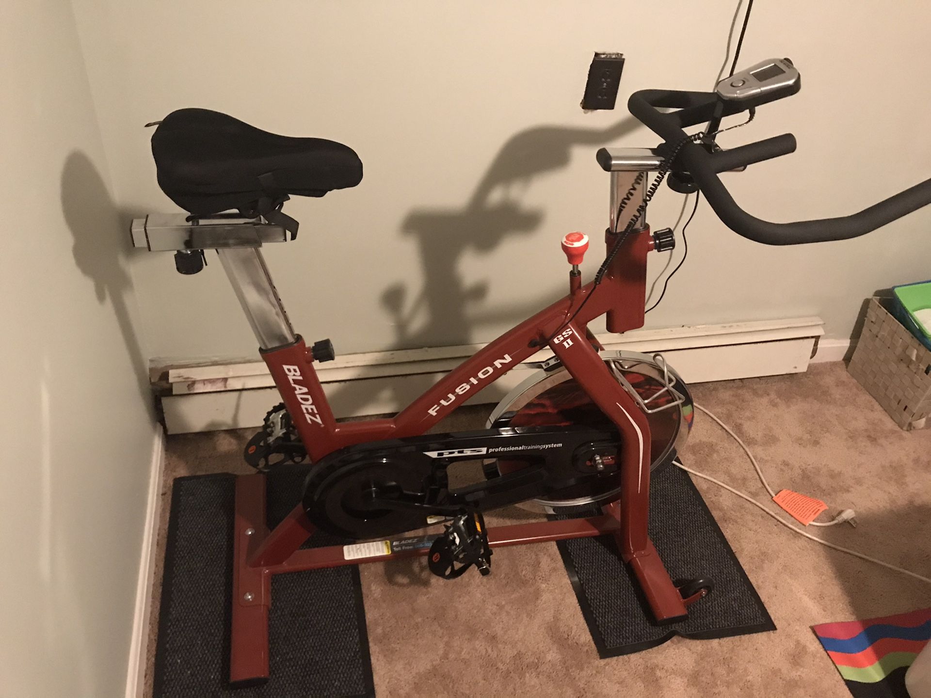 Exercise spin bicycle