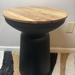 Accent table