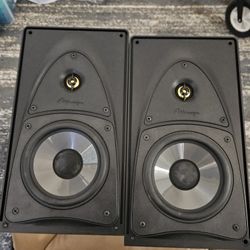 Bookshelf studio monitor speakers Mirage