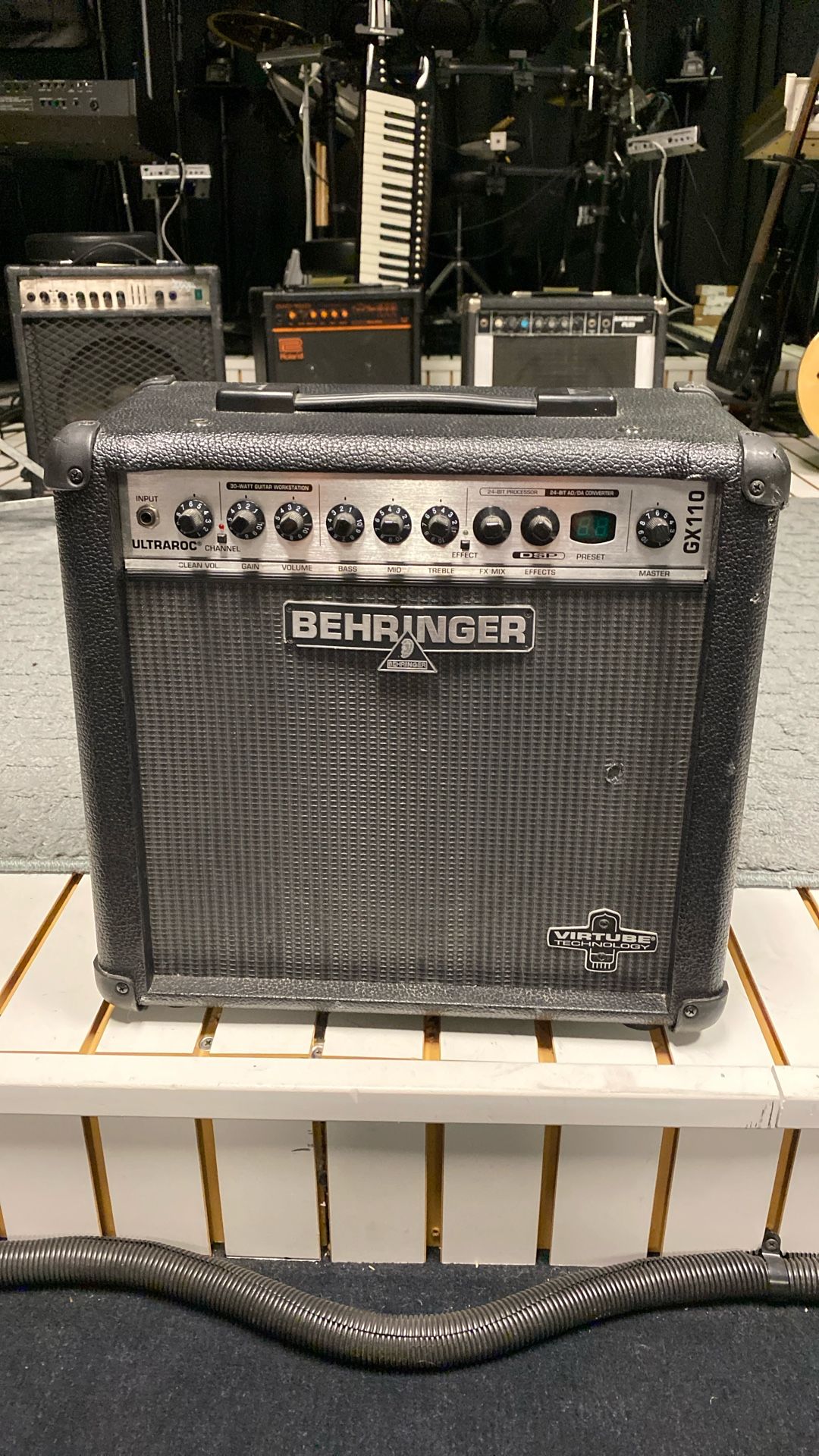 Behringer, GX110 Guitar Amp With Effects