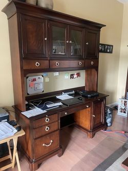 Stanley Furniture Executive Desk with Matching Hutch – Beautiful Wood Office Desk
