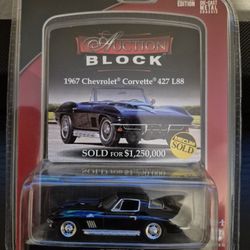 Greenlight 1/64 MECUM Auction Block 1967 Chevrolet Corvette 427 L88 Black