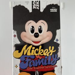 Mickey And Family Keychain (Daisy)
