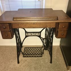 Vintage 1927 Singer Sewing Machine