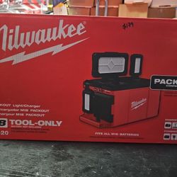 Milwaukee M18 18-Volt Lithium-Ion Cordless PACKOUT 3000 Lumens LED Light with Built-In Charger