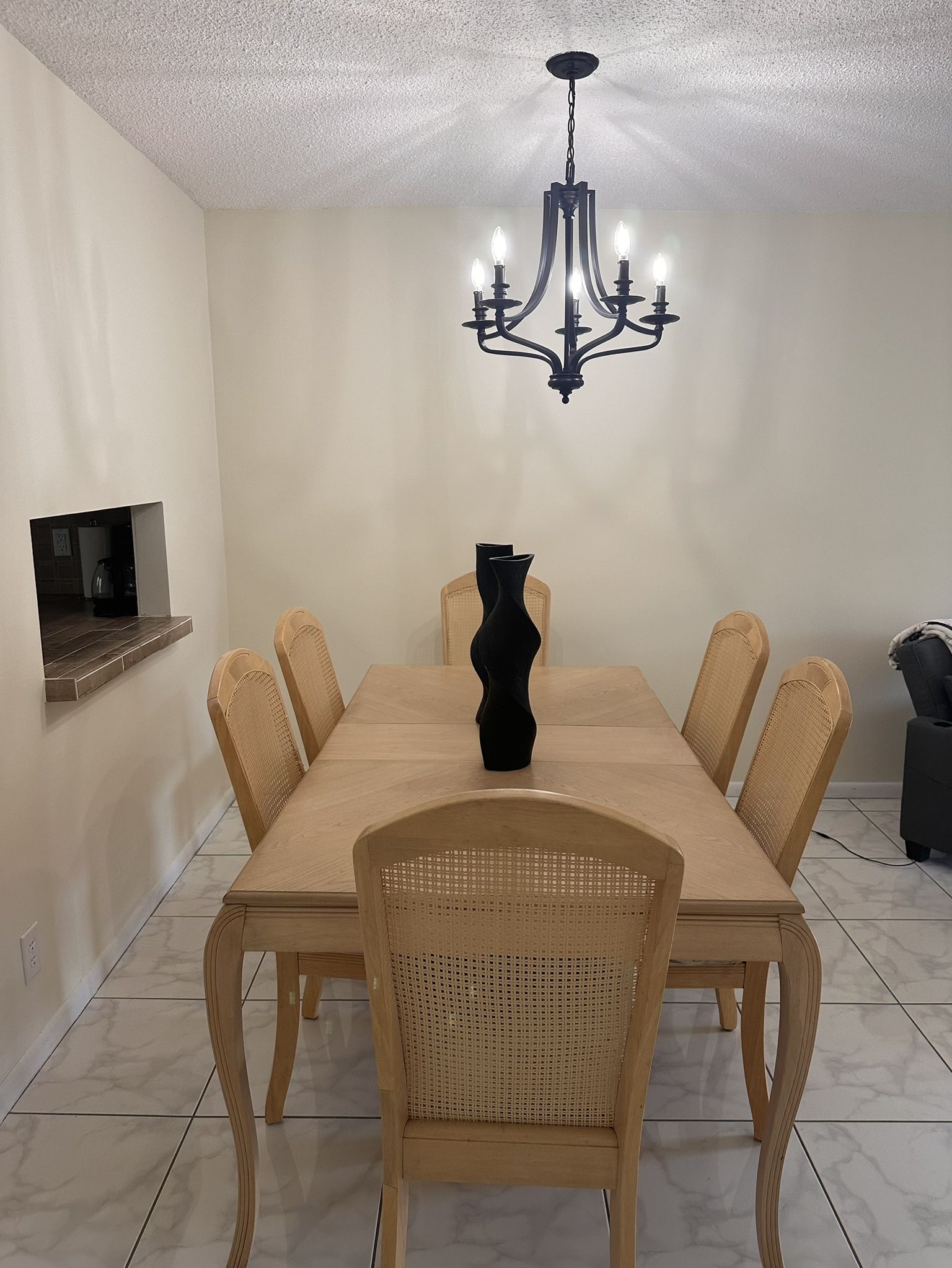 Dining Table With Six Chairs 🚨🚨🚨