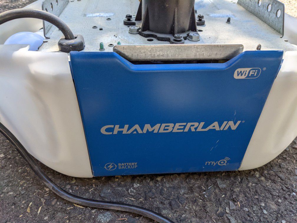 Chamberlain Garage Door Opener With Battery Backup And MyQ WiFi 