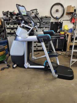 PRECOR 885 AMT With P82 Console (Delivery Included 