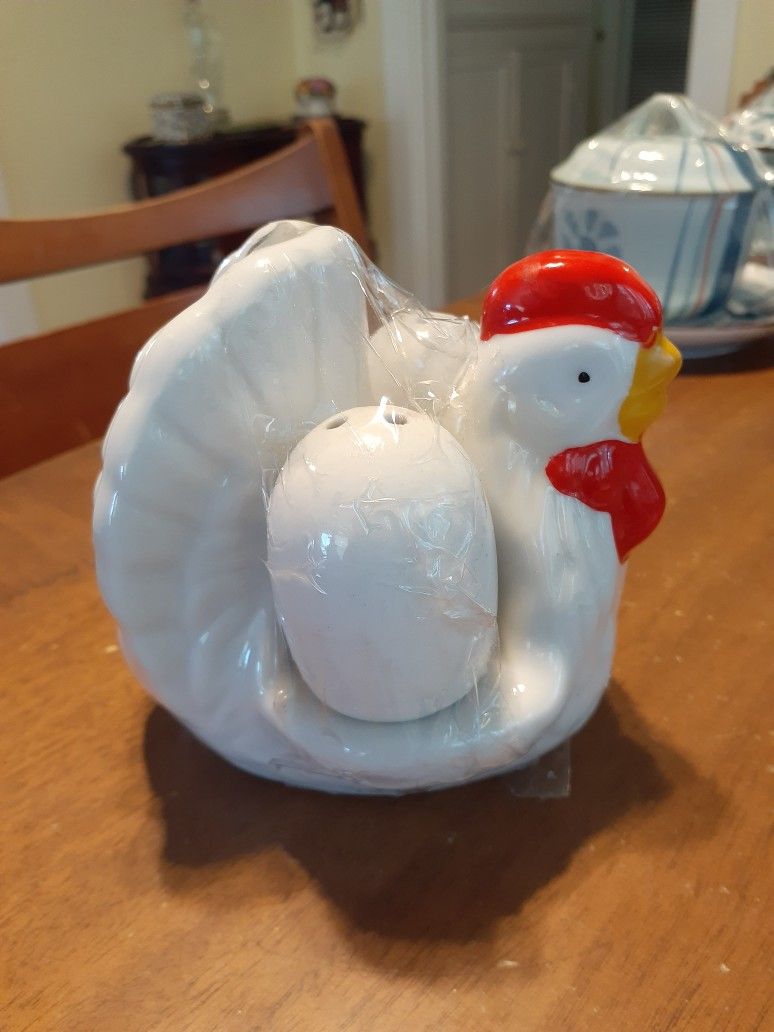 Vintage Chickens With Her Salt And Pepper Eggs And The Back Feathers is A Napkin Holder