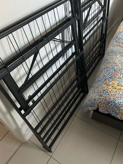 Dos bases de cama metálicas para cama individual o doble