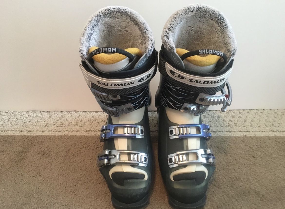 Salomon Ski Boots Size 23