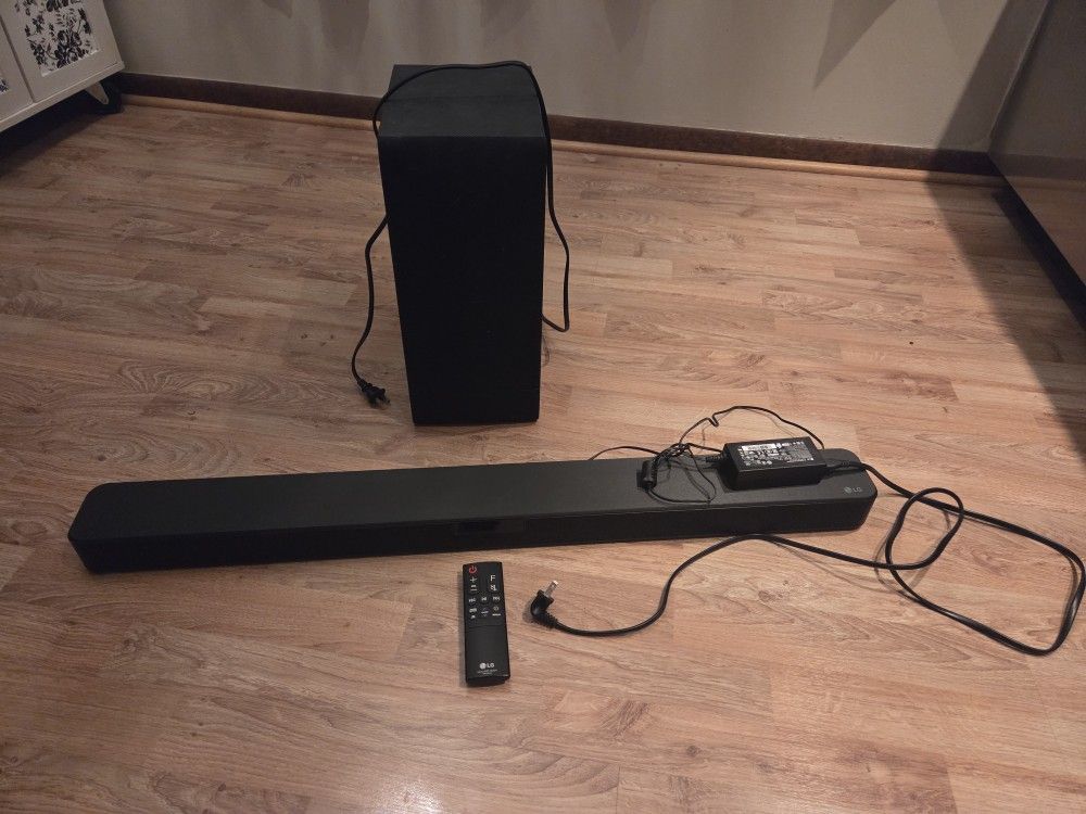 LG SL4Y Soundbar And Wireless Subwoofer