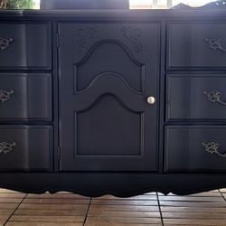 Gorgeous Vintage Dresser!!