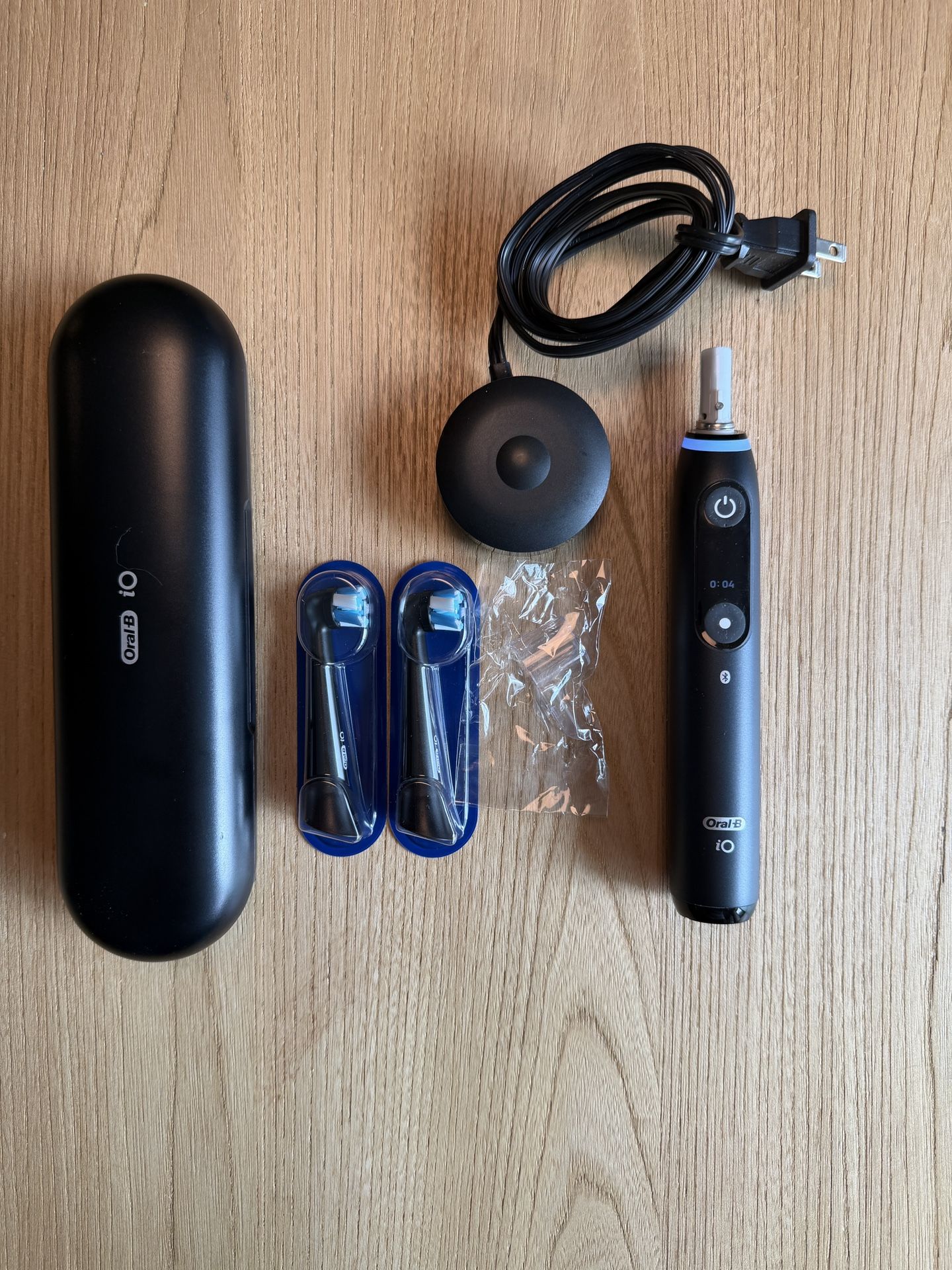 Oral B iO7 Electric Toothbrush + 2 New Heads
