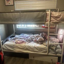 Twin Bunk bed