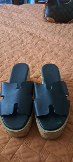 Black H sandals size 7 1/2