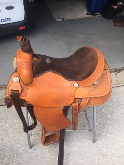 Dakota 18” like new saddle