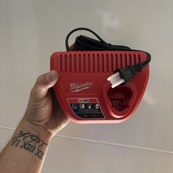 M12 Charger 