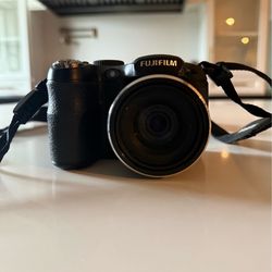 Fujifilm Digital Camera – Great Condition, Ready to Use