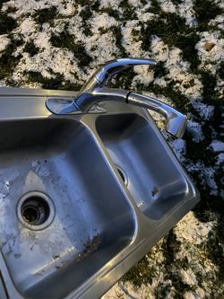 Kitchen Sink And Faucet 