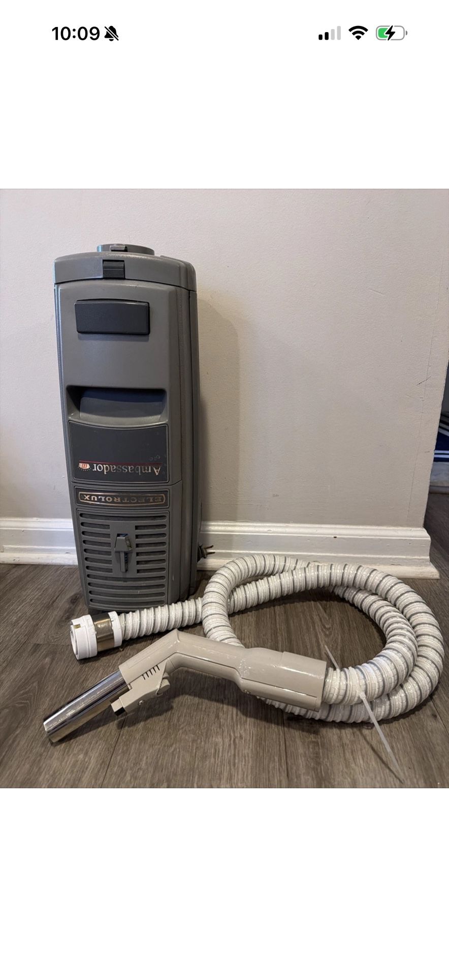 Electrolux Ambassador III  Model C101G Vacuum + Hose Works