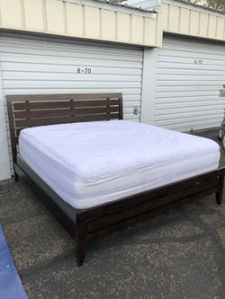 King 👑 Size Bed For Sale In Good Conditions 