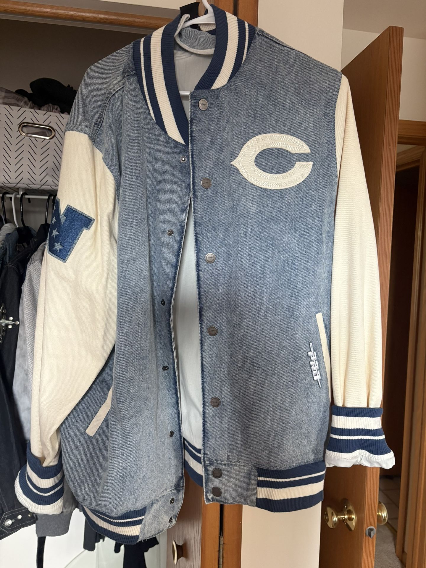 Men’s Bears Jacket - Size large