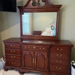 Thomasville Bedroom Set-REDUCED