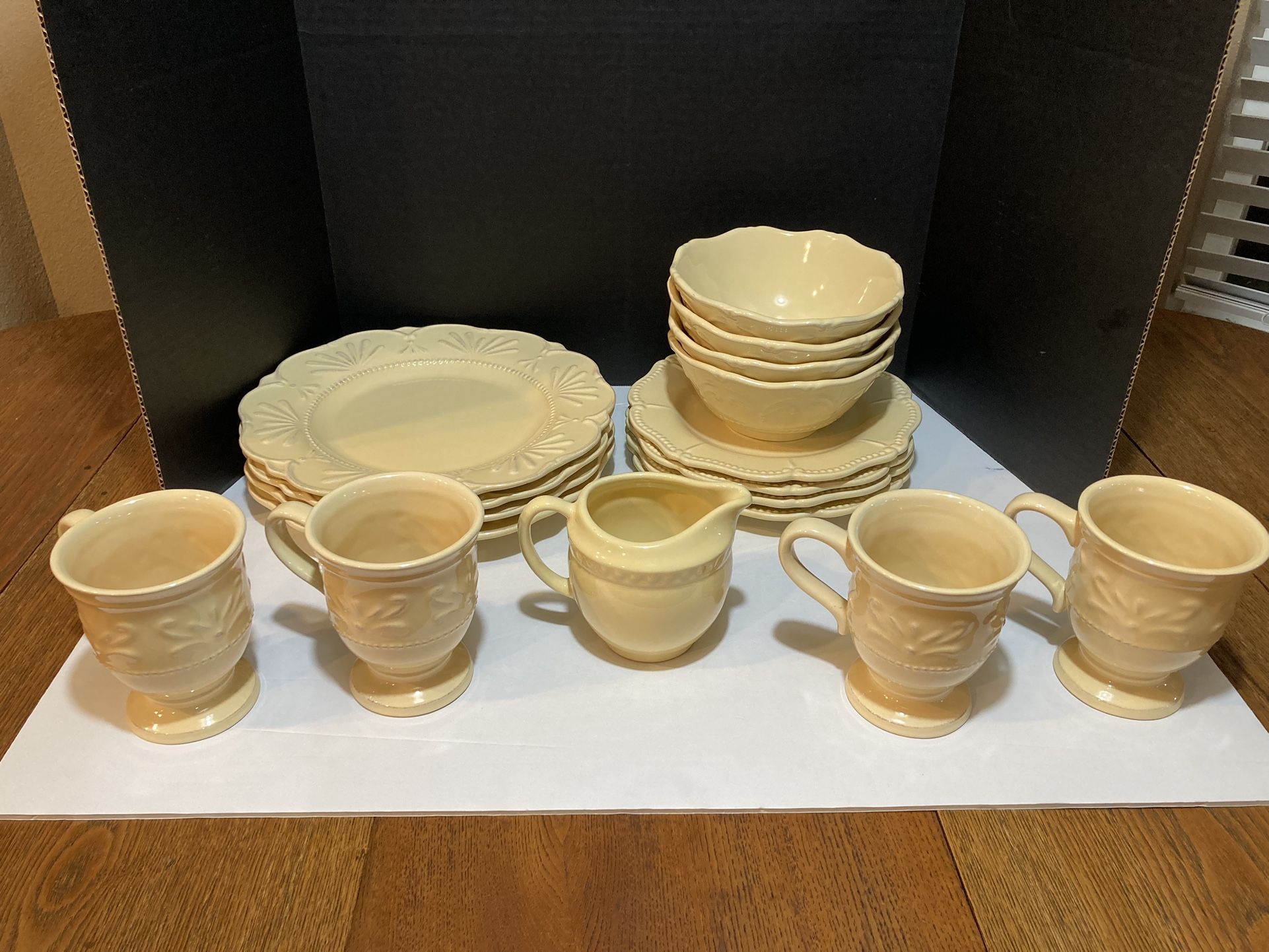 Chris Madden JCP Home Adalina Yellow Dish Set