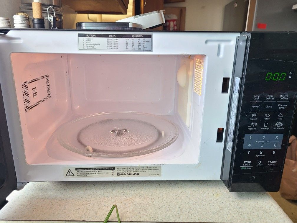 Microwave compact size, clean, works great, in Pacific Beach