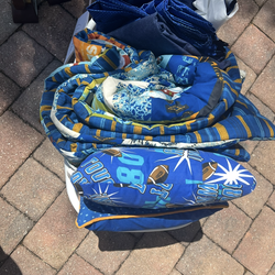 Disney sports twin comforter with sheet and pillows very clean only 45$