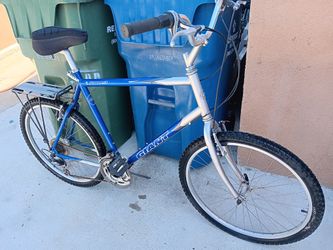 Giant. Mountain Bike. 26"tires
