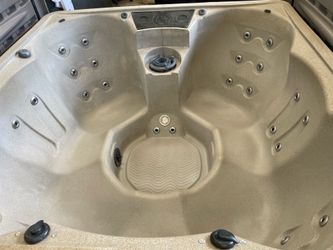 Refurbished 7 Person Strong Spa