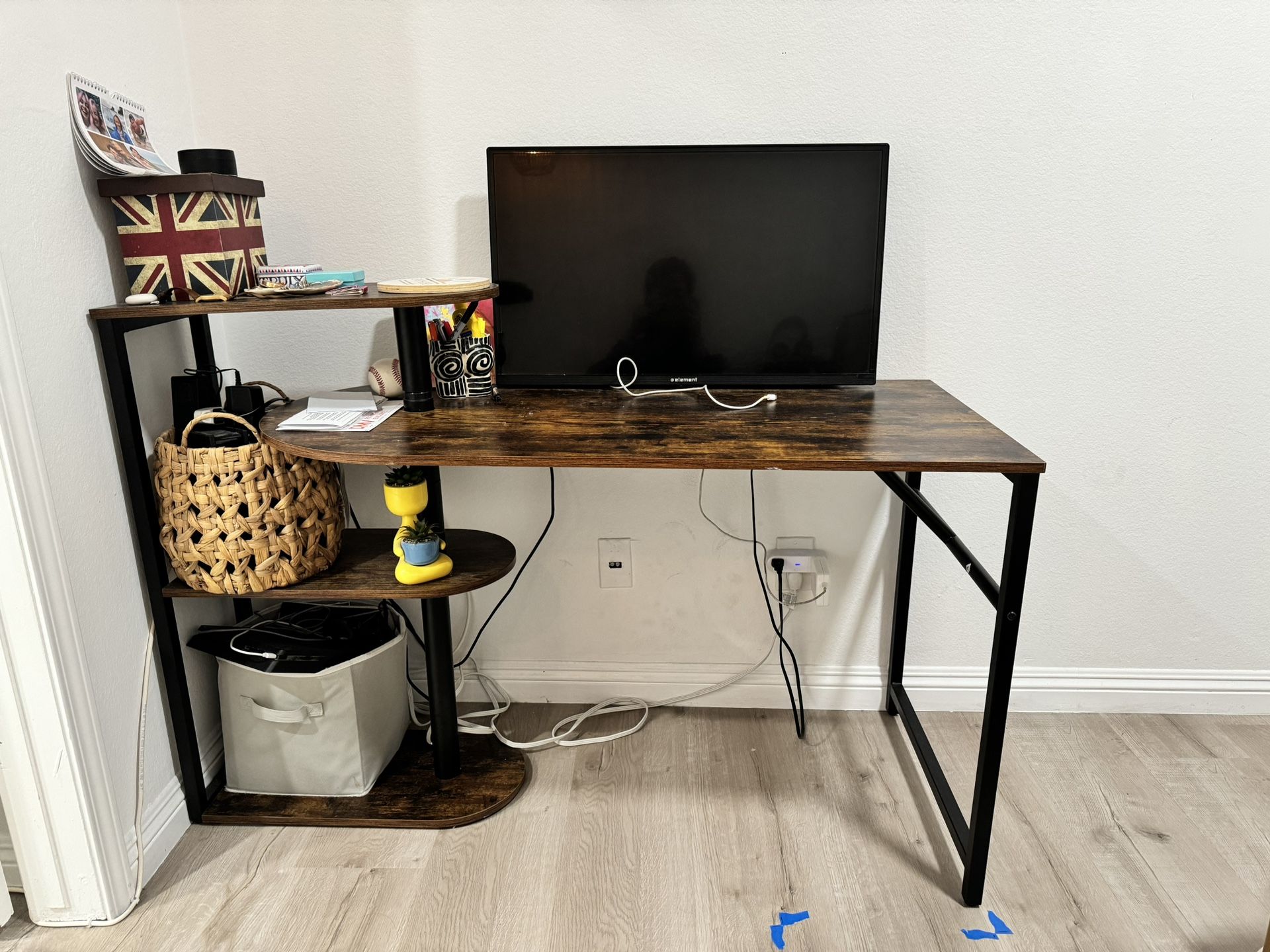 Desk With Storage shelves / Display Bookshelf 