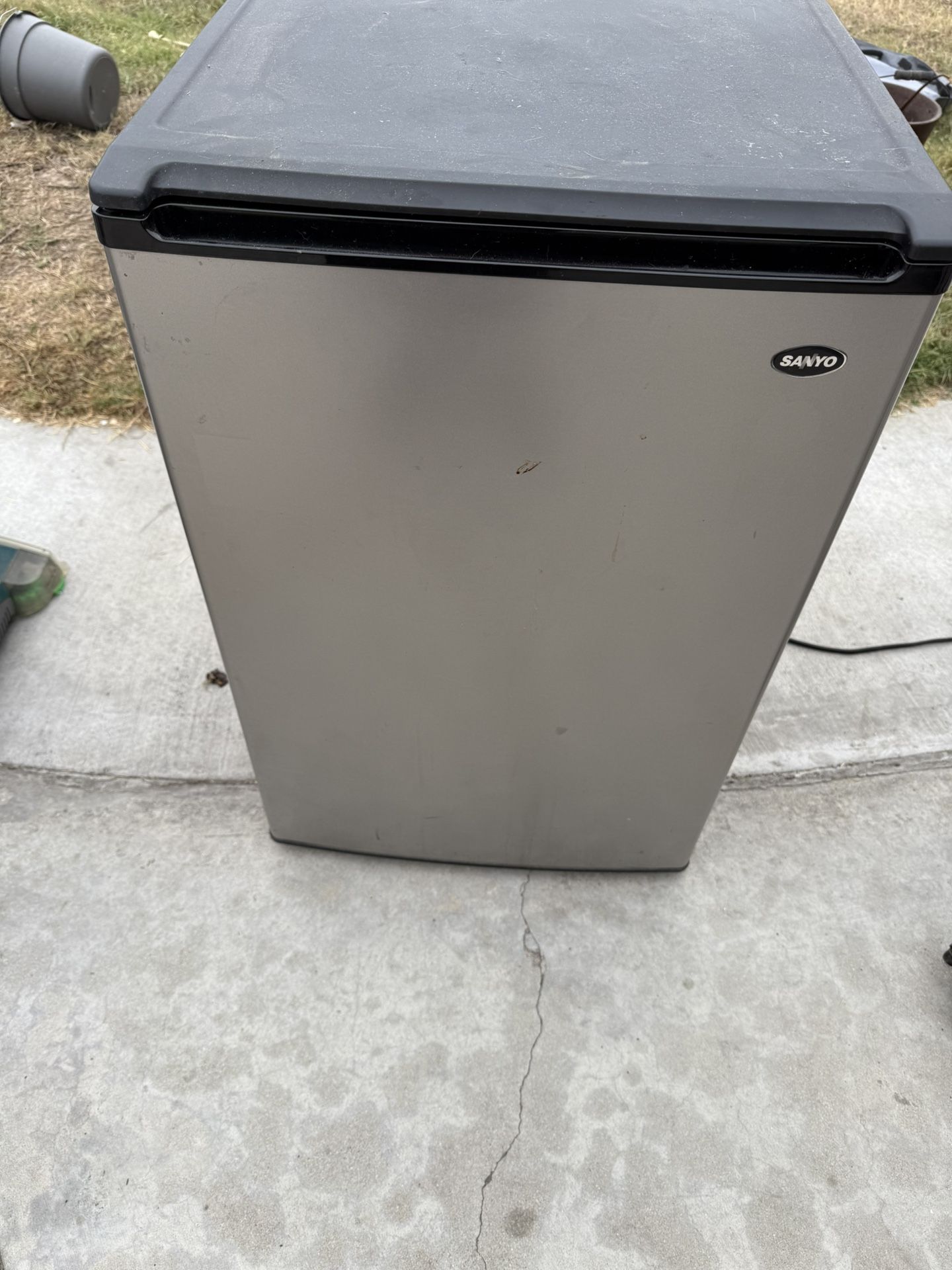 Sanyo Mini Fridge