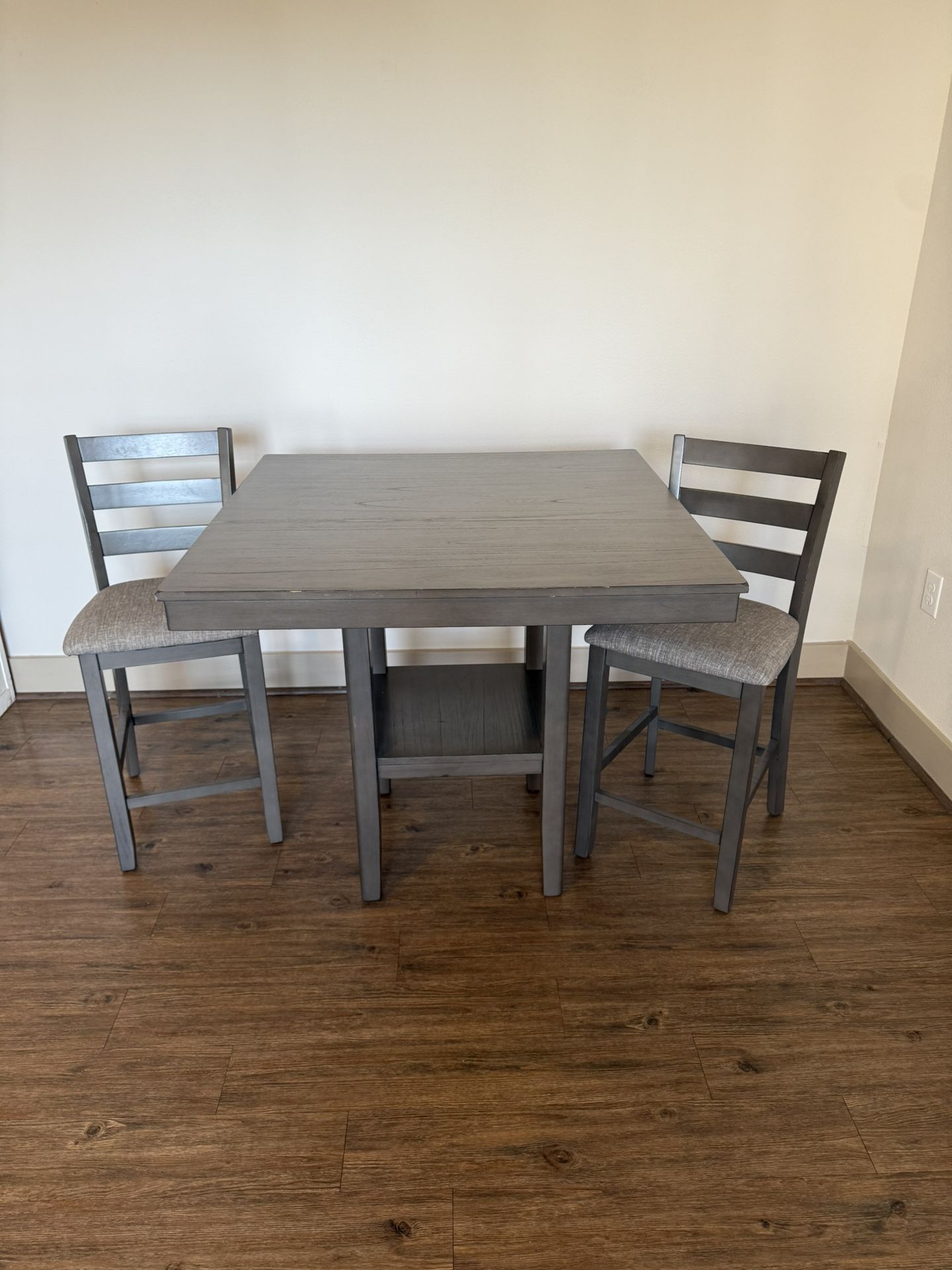 Tall Bar Table & chairs