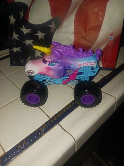 Monster Jam Sparkle Smash Toy