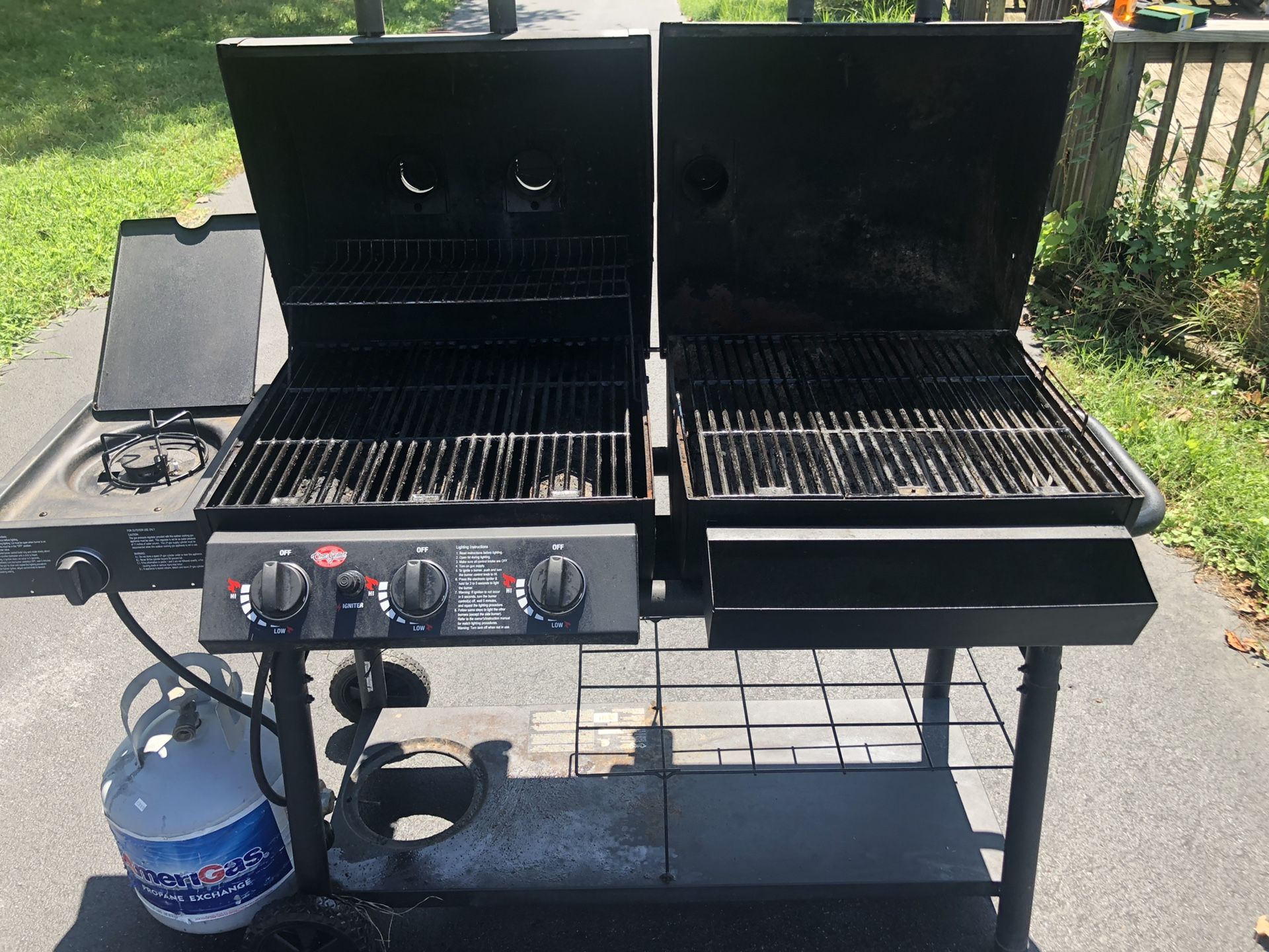 “CHAR-BROILER” Gas and Charcoal (Daul) BBQ Grill