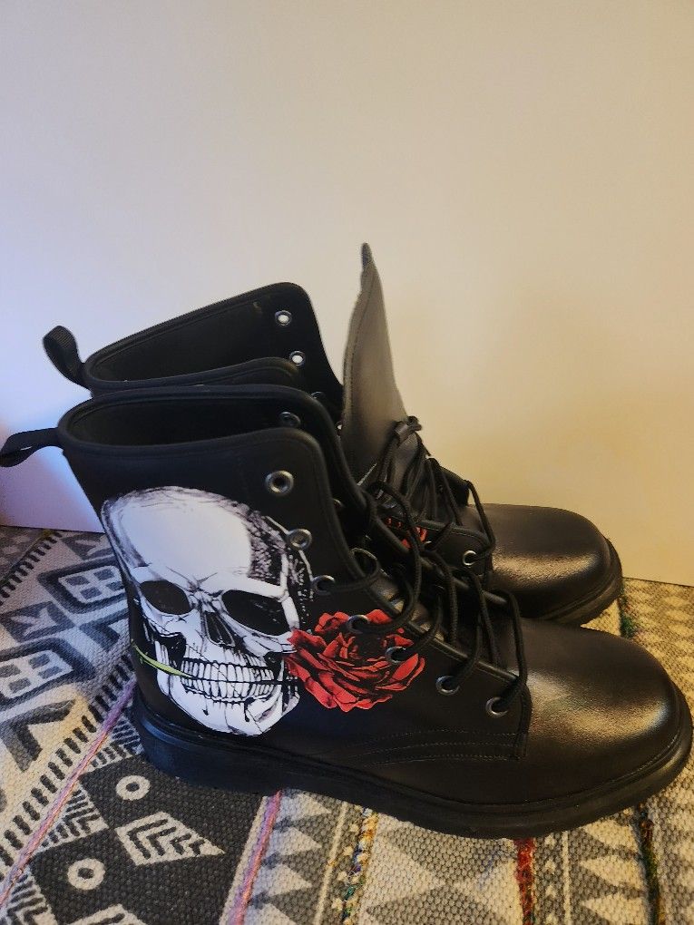 Black Skull and Red Roses Leather Boots Size 13