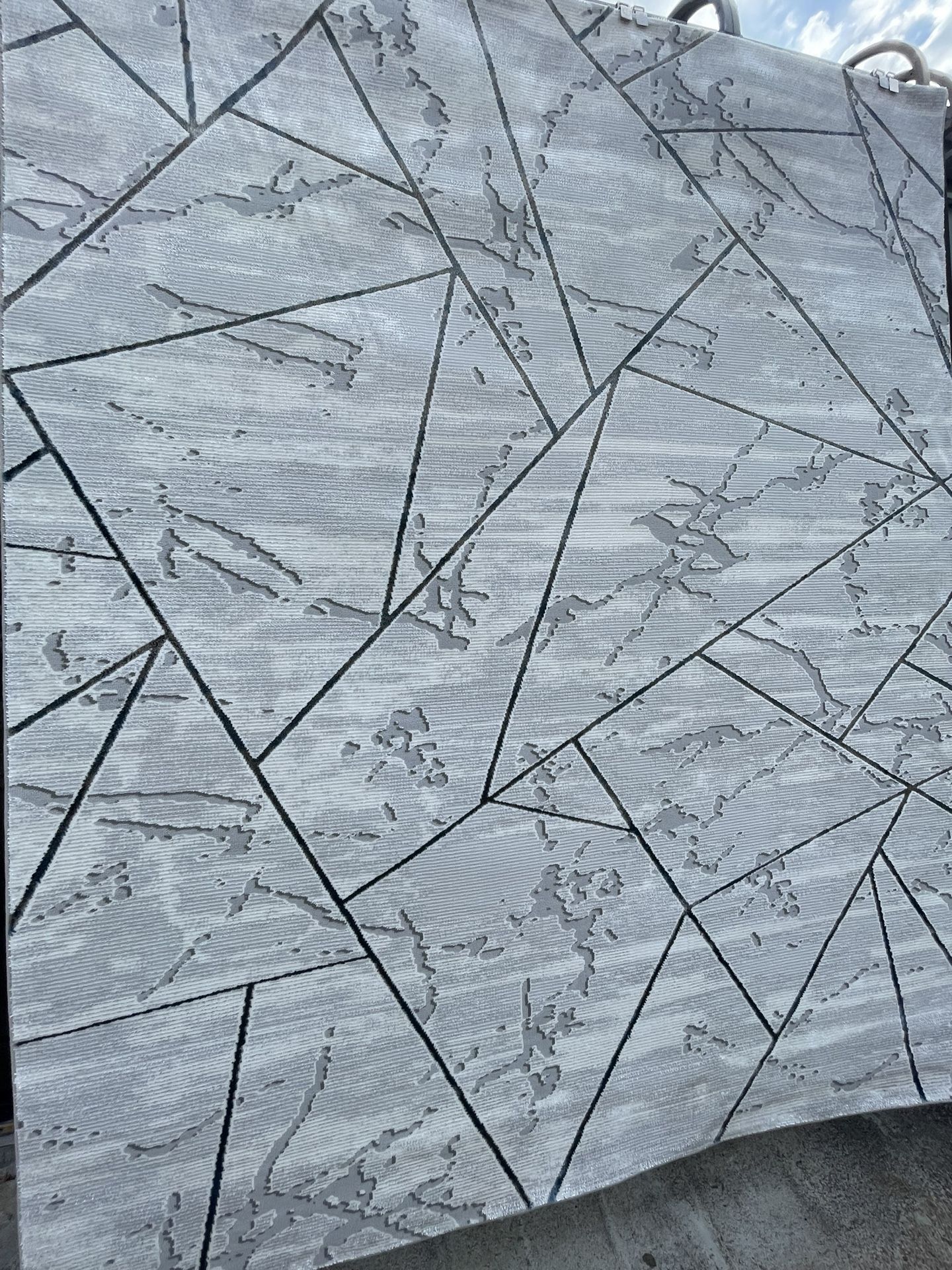 Rugs 10x14 come get it before it’s gone. Everything must go.