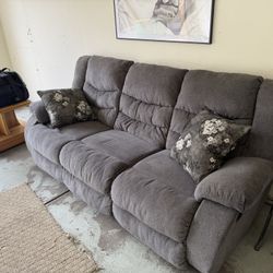 Recliner Couch With Pillows