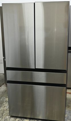 SAMSUNG STAINLESS STEEL KITCHEN APPLIANCE SET....BESPOKE REFRIGERATOR, GLASSTOP STOVE AND MICROWAVE...3 PIECES.......$ 1,500
