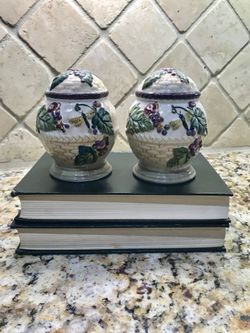 Set of salt/pepper shakers, book set